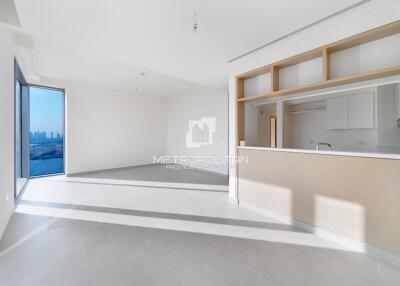 Luxurious Unit  Open Layout  Panoramic View