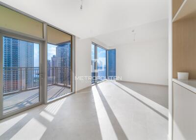 Luxurious Unit  Open Layout  Panoramic View