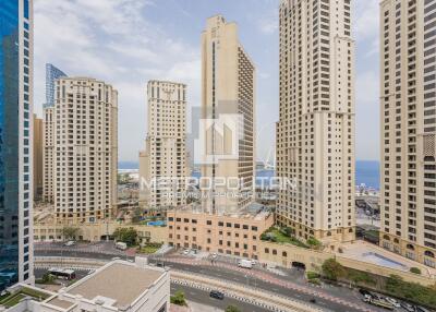 1-Bed Apartment in Dubai Marina  Luxurious Tower