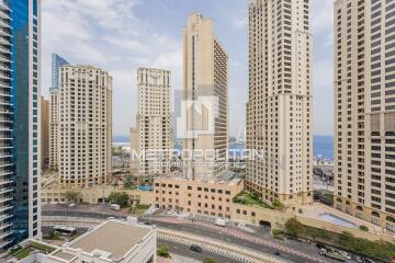 1-Bed Apartment in Dubai Marina  Luxurious Tower