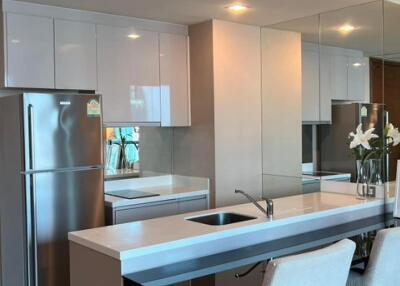 Modern kitchen with dining area