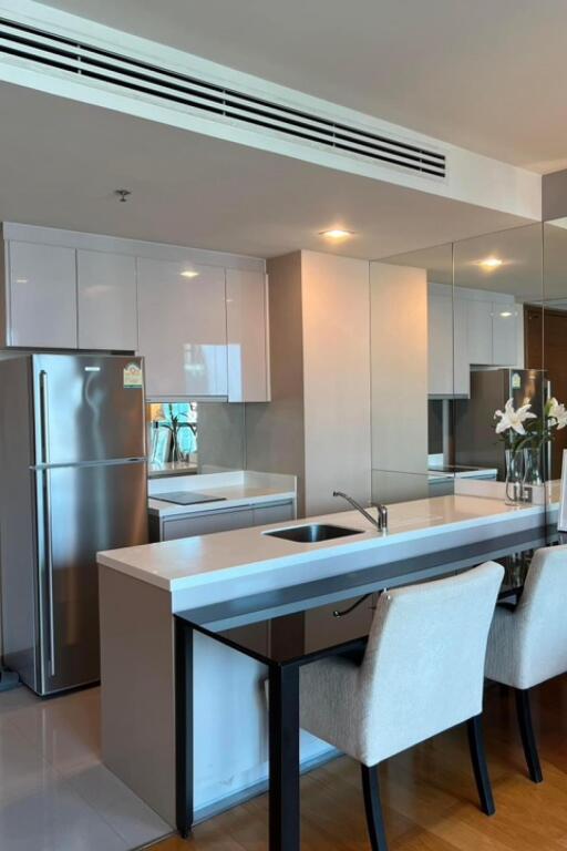 Modern kitchen with dining area