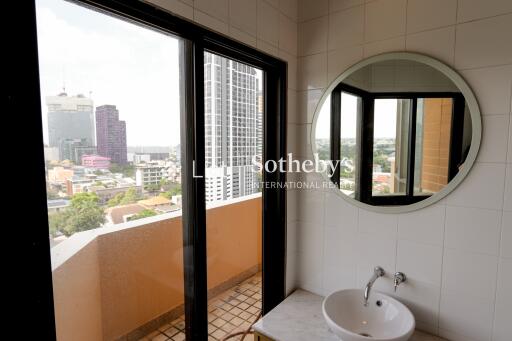 Bathroom with city view