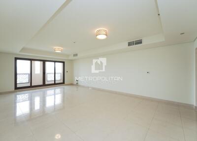 Spacious 2BR Two balconies Vacant SoonPalm view