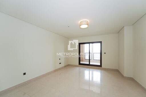 Spacious 2BR Good Condition Vacant Palm view