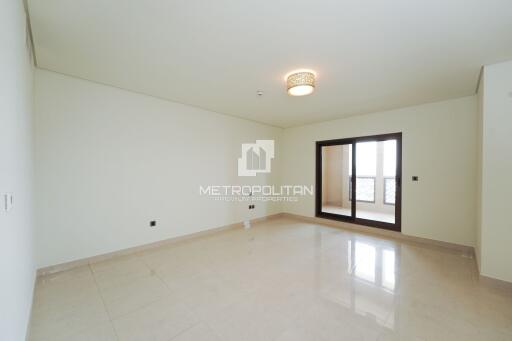 Spacious 2BR Good Condition Vacant Palm view