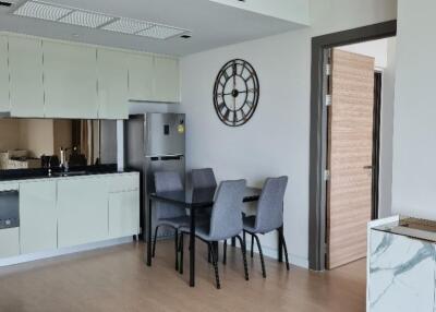 Modern kitchen with dining area