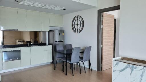 Modern kitchen with dining area