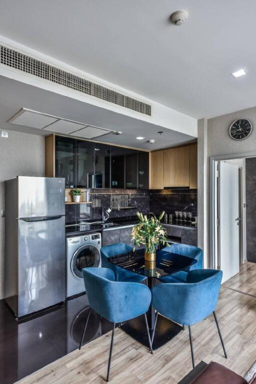 Modern kitchen with dining area