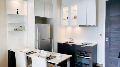 Modern kitchen with dining area