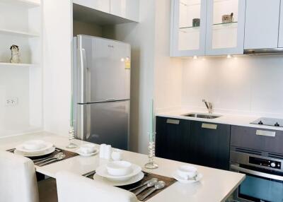 Modern kitchen with dining area