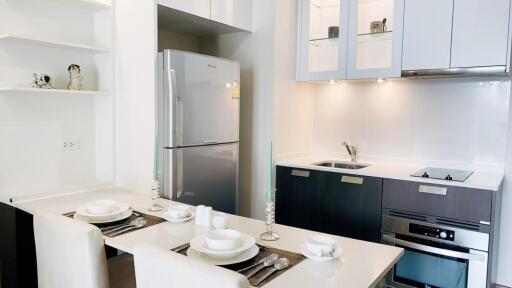 Modern kitchen with dining area