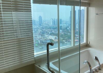 Modern bathroom with city view