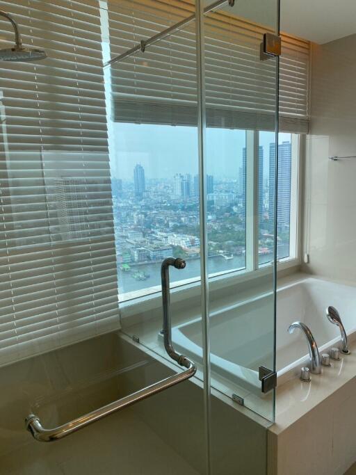 Modern bathroom with city view