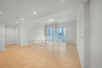 Spacious 1 BR  Middle Floor  Beachfront