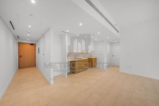 Spacious 1 BR  Middle Floor  Beachfront