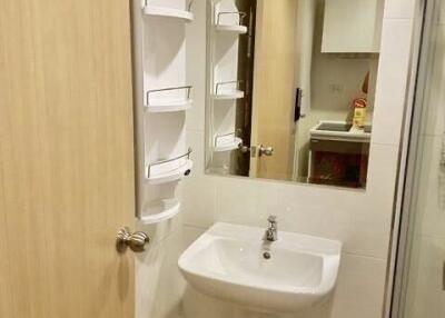 Modern bathroom with sink and mirror