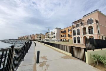 Full Skyline View  Waterfront  Exclusive Unit