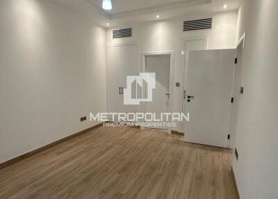 Fully renovated   Low floor  Rented 130k