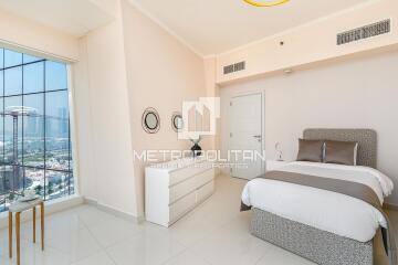 Vacant on Transfer  Palm View  Mid Floor