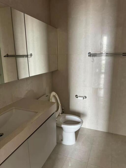 Modern bathroom with large mirrors and fixtures