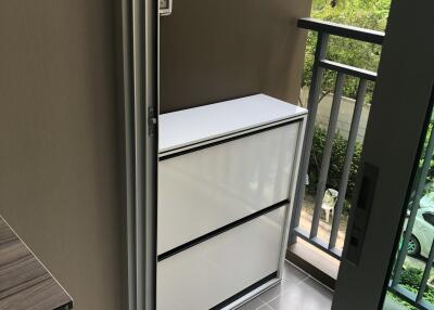 Balcony with storage unit