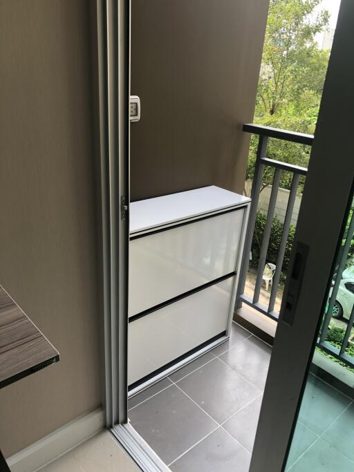 Balcony with storage unit