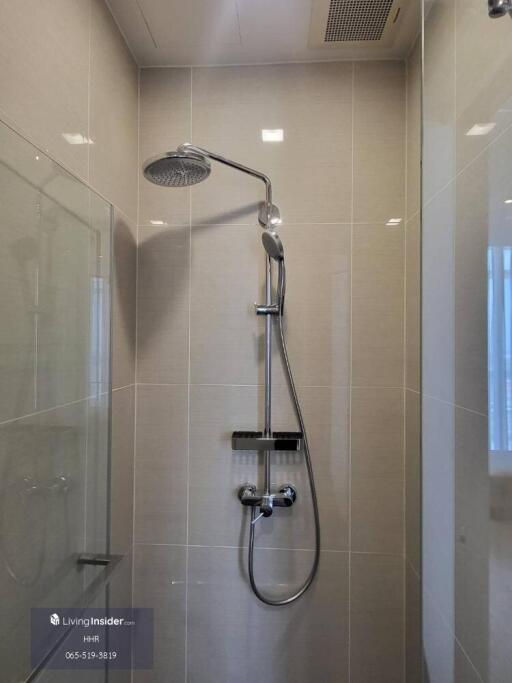 Bathroom with modern showerhead