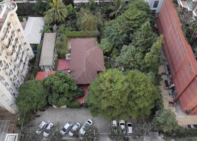 Aerial view of residential and surrounding buildings