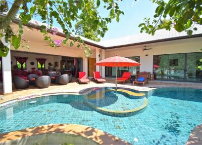 Modern 4-Bedroom Pool Villa: Proximity to Bang Por Beach