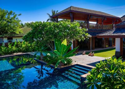 Exquisite Beachfront Villa in Lipa Noi