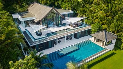 STUNNING EXCLUSIVE BEACH FRONT VILLA