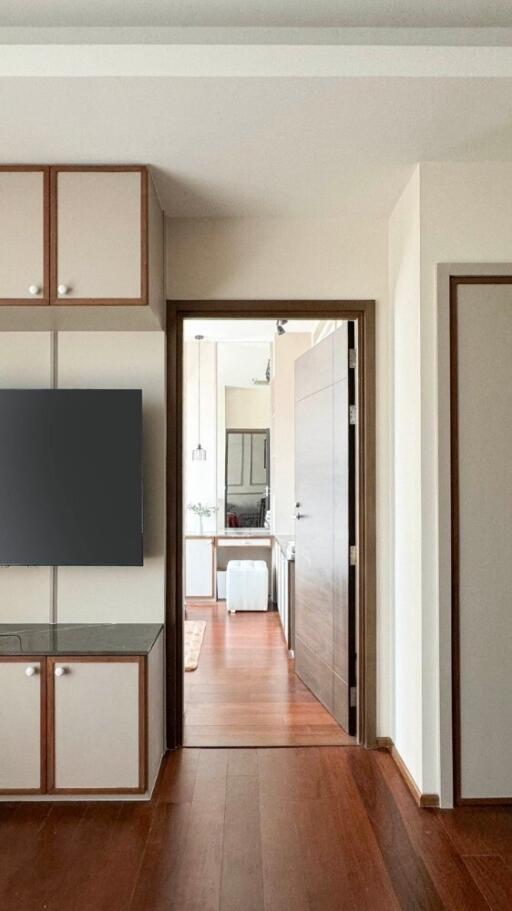 Bedroom with view into a bathroom