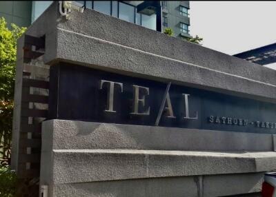 Entrance of Teal Sathorn-Taksin building