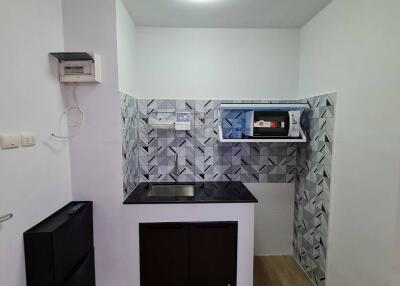 Modern kitchen with tiled backsplash and wooden floor