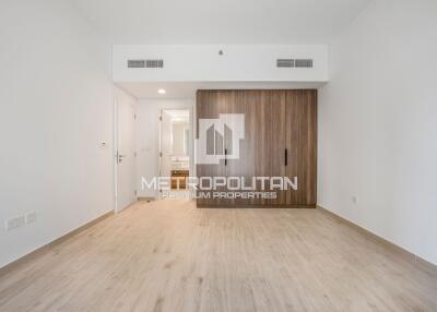 Large Layout Apt  Prime Location  Vacant