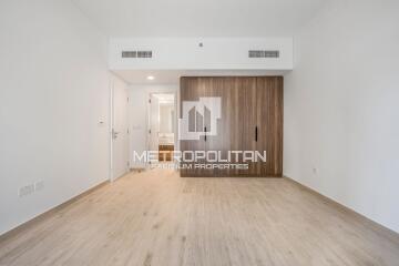 Large Layout Apt  Prime Location  Vacant