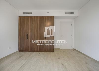 Large Layout Apt  Prime Location  Vacant