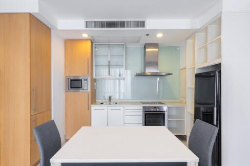 Modern kitchen with dining area