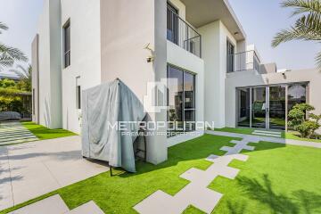 Community Living  Large Layout  Landscaped