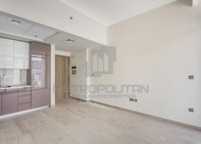 FACING LAGOON  HIGH FLOOR  CORNER UNIT  READY