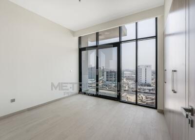 FACING LAGOON  HIGH FLOOR  CORNER UNIT  READY