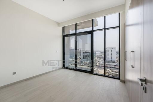 FACING LAGOON  HIGH FLOOR  CORNER UNIT  READY