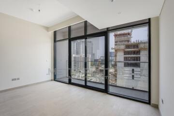 FACING LAGOON  HIGH FLOOR  CORNER UNIT  READY