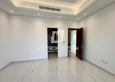 Brand New  Custom Built Villa  Spacious Living