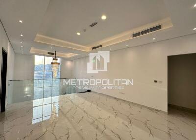 Brand New  Custom Built Villa  Spacious Living