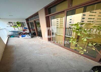 Large Layout  Cozy Apartment  Great Investment