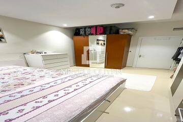 Large Layout  Cozy Apartment  Great Investment