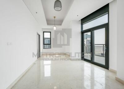 Spacious layout  High floor  Canal view