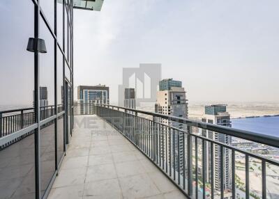 Spacious layout  High floor  Canal view